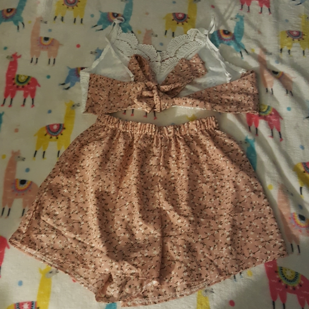Two piece set - Picture 2 of 2
